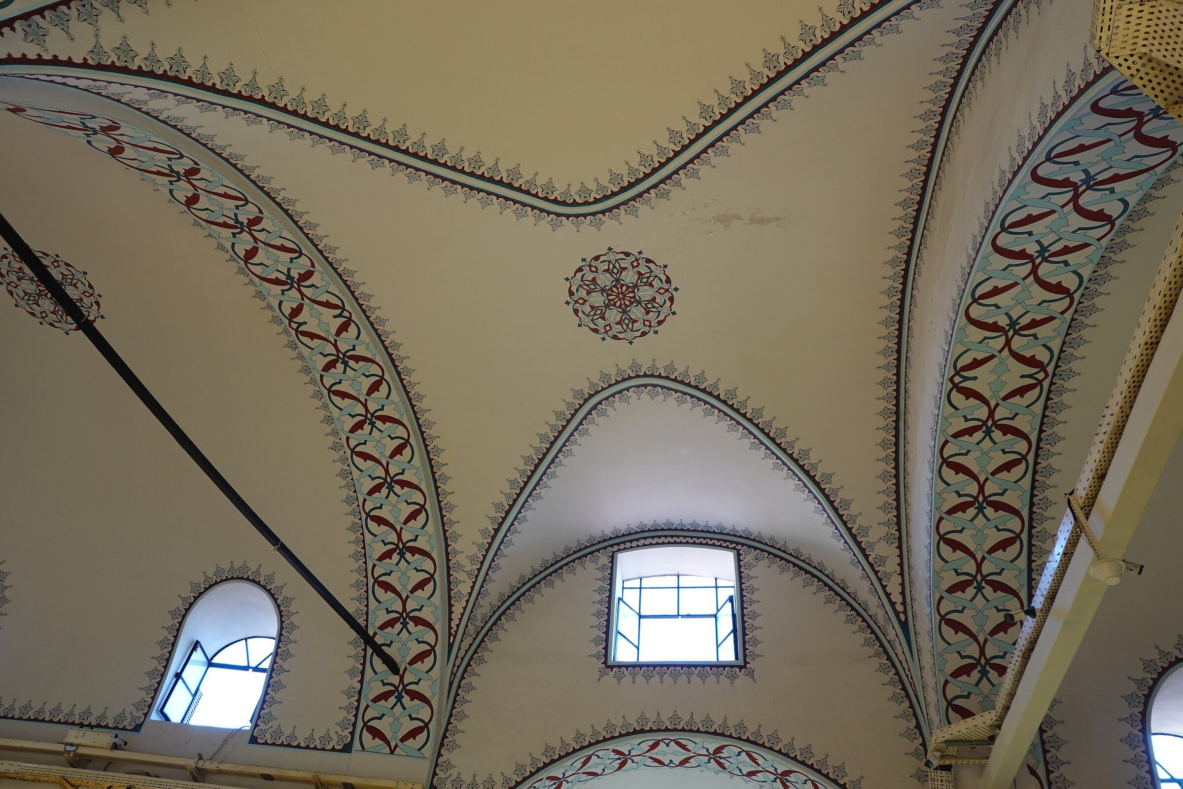 Kapalıçarşı’da bezemeli tonozlar ve üst pencereler